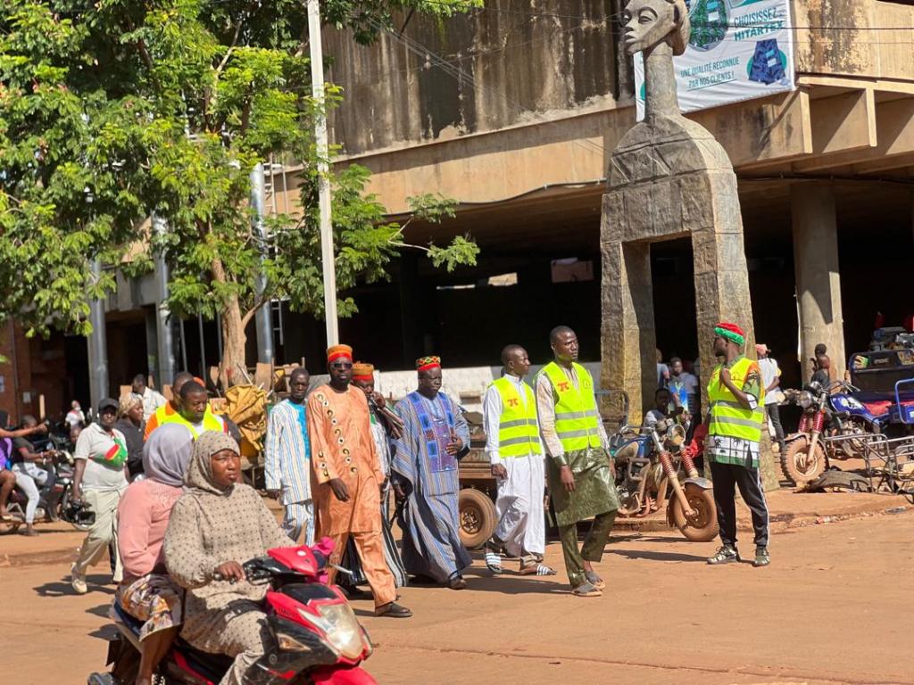 Journée de salubrité au marché Rood-Woko : la jeunesse du 10 Yaar se&nbsp;mobilisent